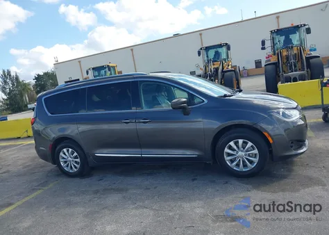 2020 Chrysler Pacifica Touring L z USA, uszkodzony, nr VIN 2C4RC1BG7LR176357